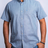 Camisa Manga Curta Azul Claro e Marrom Microxadrez